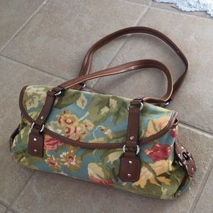 - Relic 5” x 12” shoulder bag